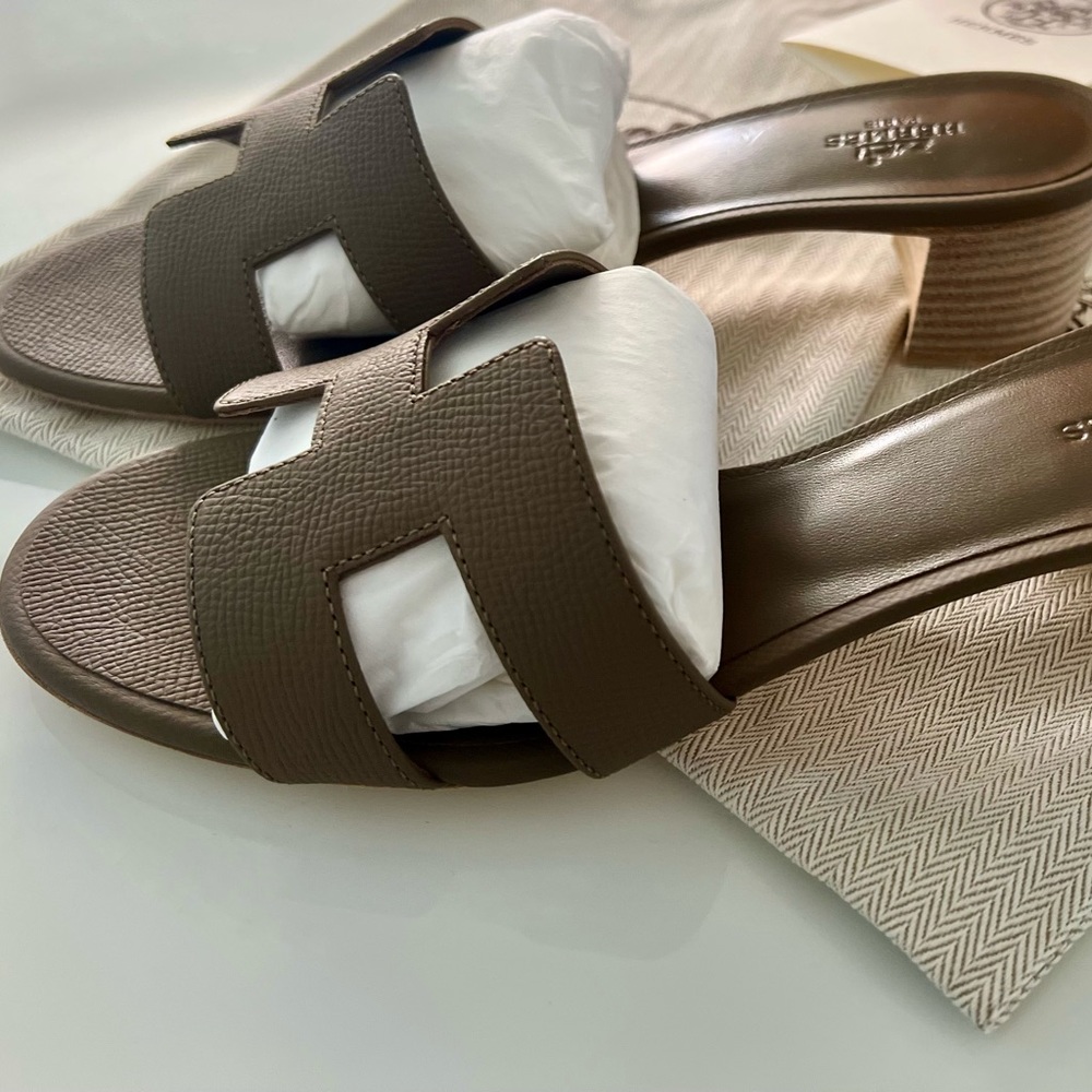 **SOLD** Authentic Hermes Oasis Sandal